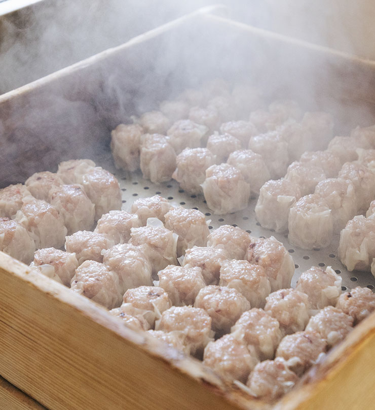 蒸し上がったたこ焼きしゅうまい